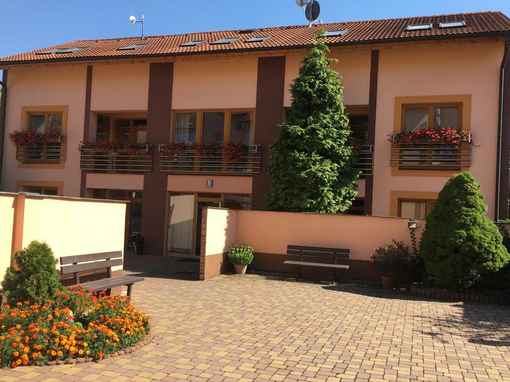 Hotel City Pardubice Esterno foto