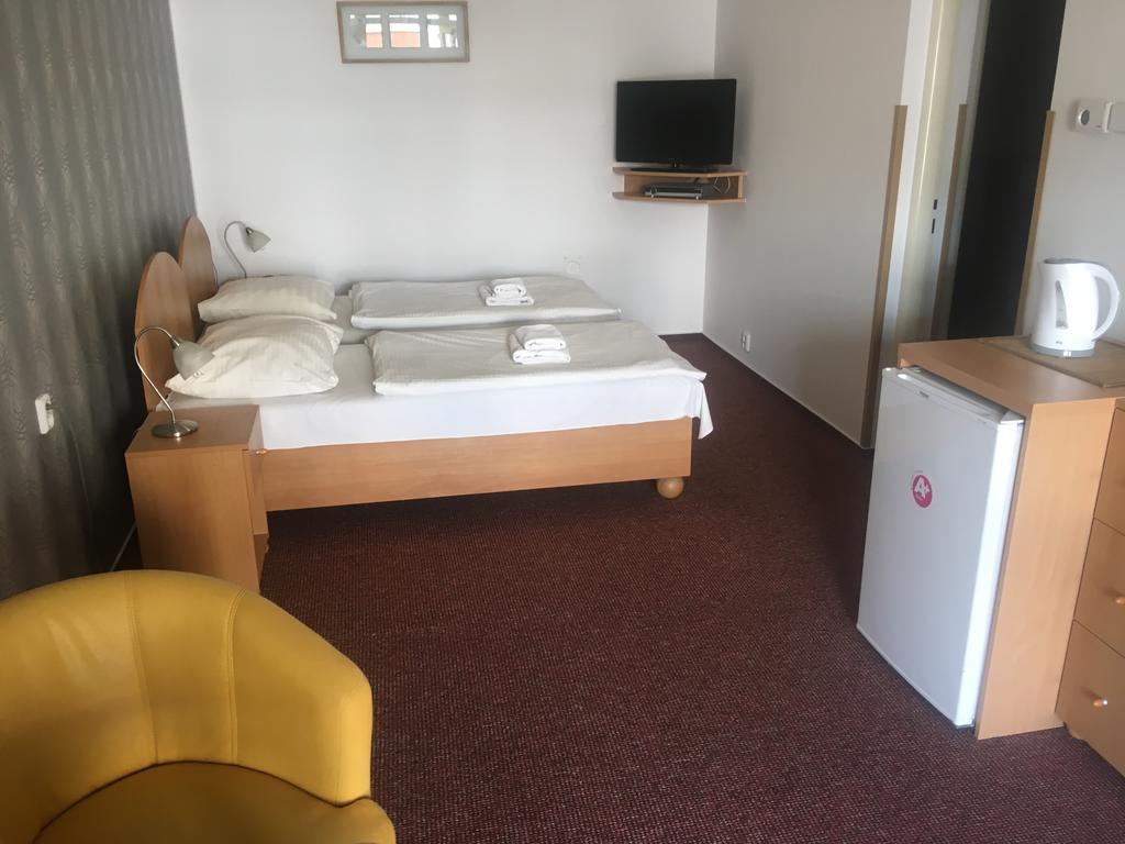 Hotel City Pardubice Esterno foto